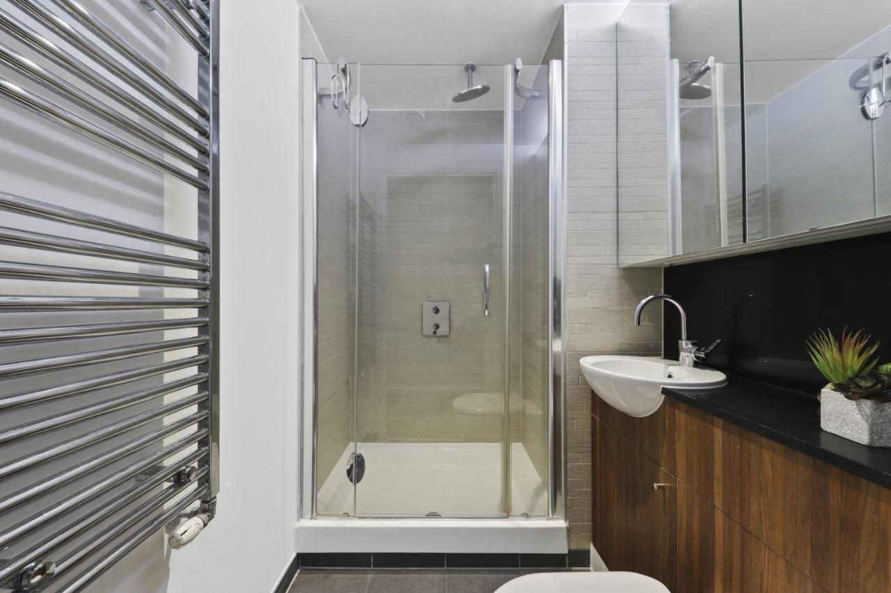 Ellie N Conys 3 Bedroom Apartment With 2 Bathrooms, An Ensuite, Kitchen And Balcony In Stratford Westfield Лондон Экстерьер фото